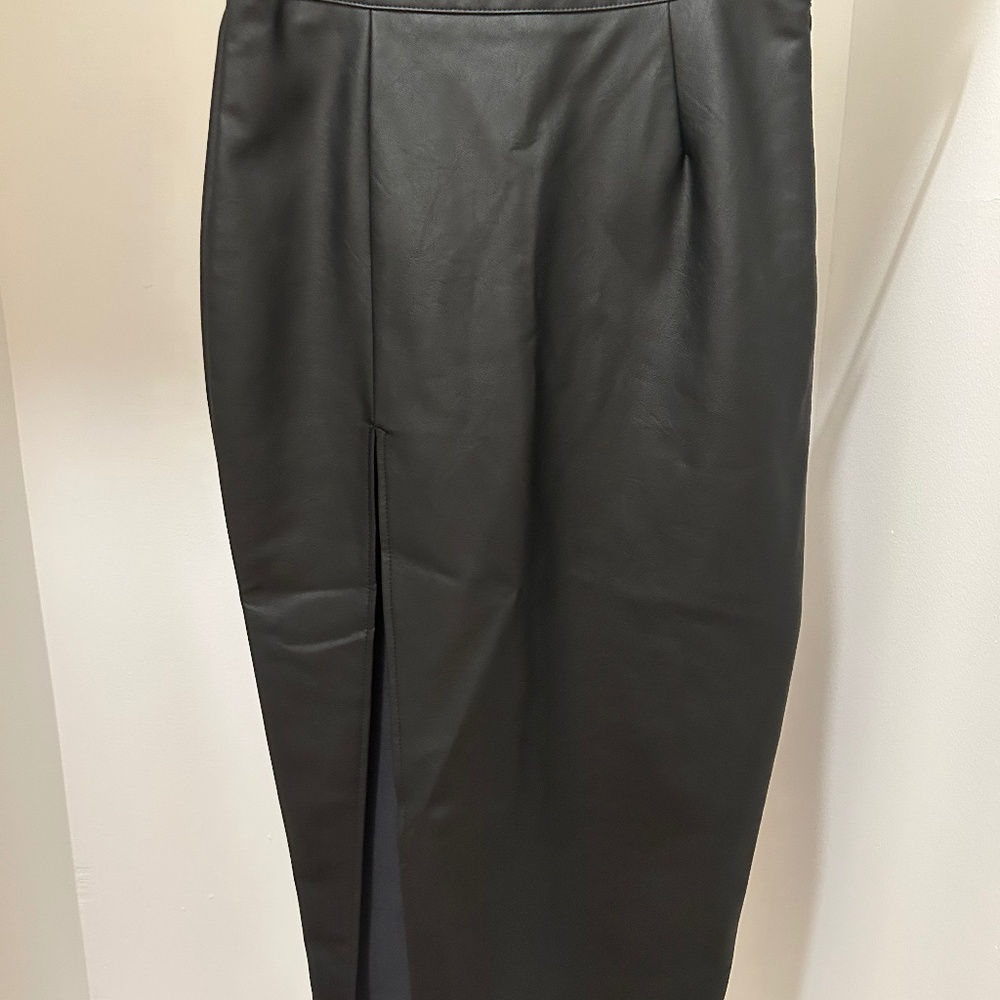 Leather pencil skirt with slit